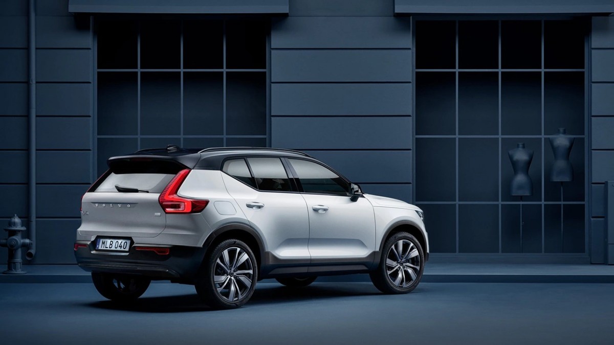 Xc40 hybrid deals r design